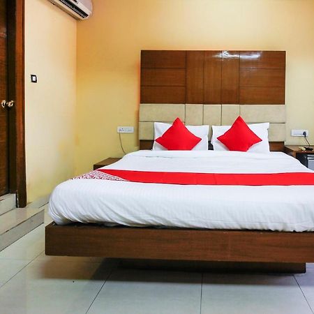 Oyo Hotel Metro International Near Lb Stadium Hyderabad Exteriör bild